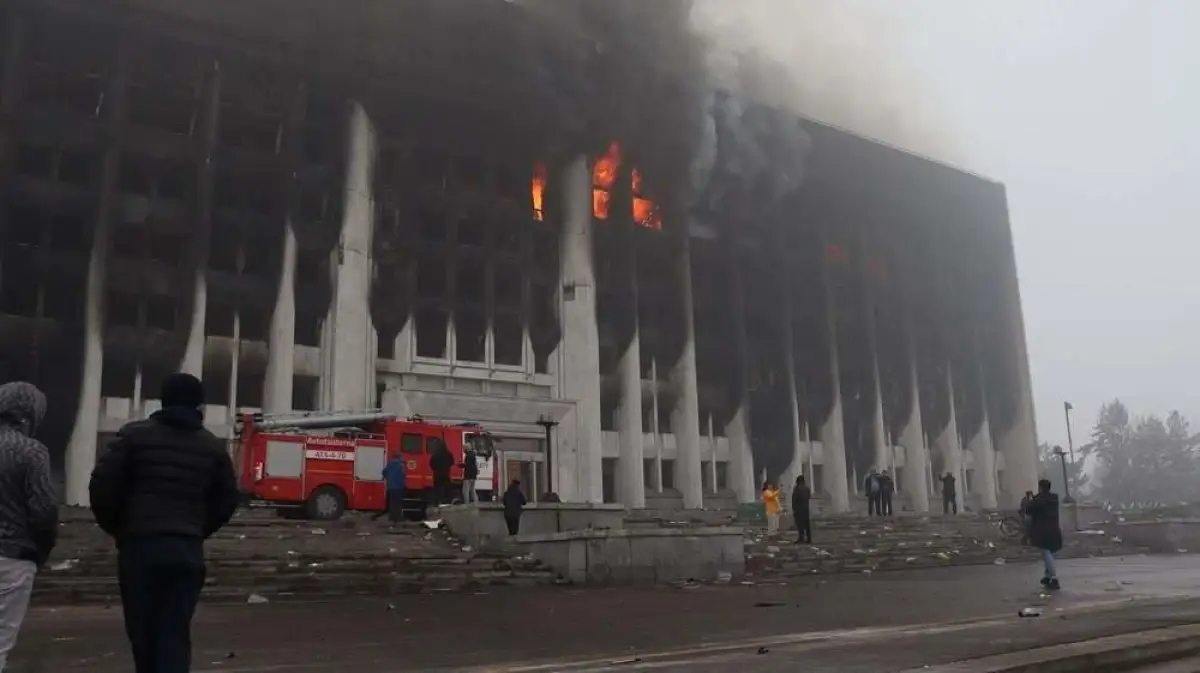 Правительство выделяет на восстановление горевшего здания акимата Алматы 7 млрд тенге