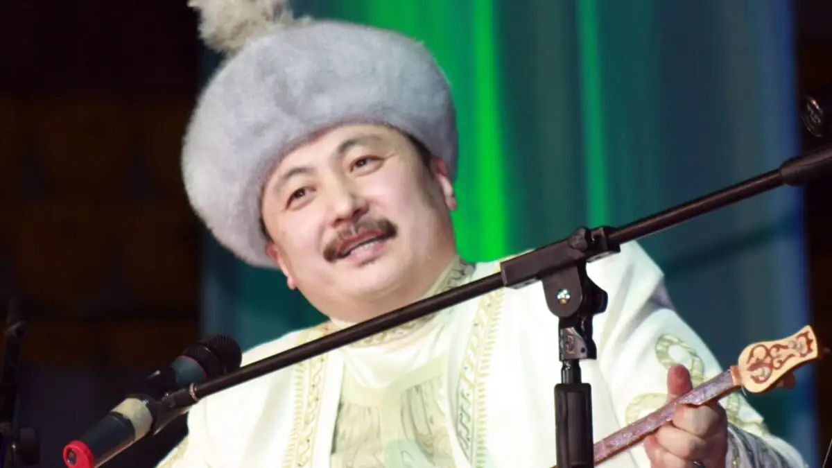 В Мажилис придёт айтыскер: кому достался освободившийся мандат партии «AMANAT»