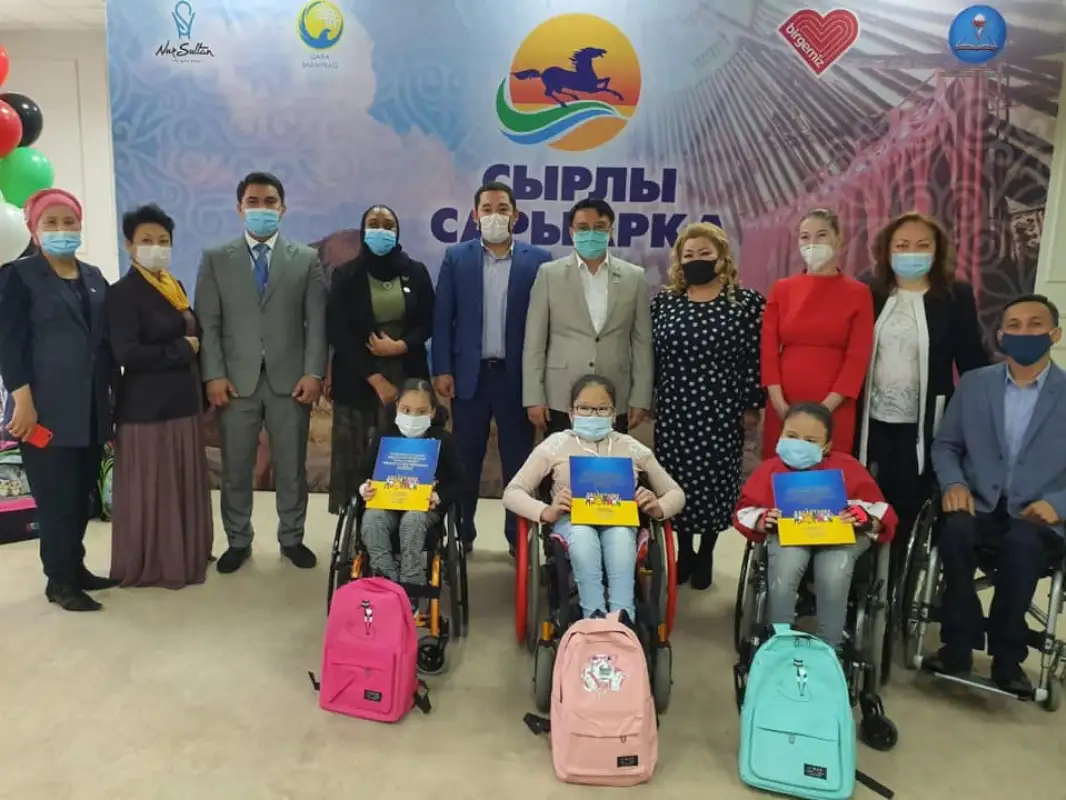 В Нур-Султане 260 детей обеспечили ранцами и учебниками
