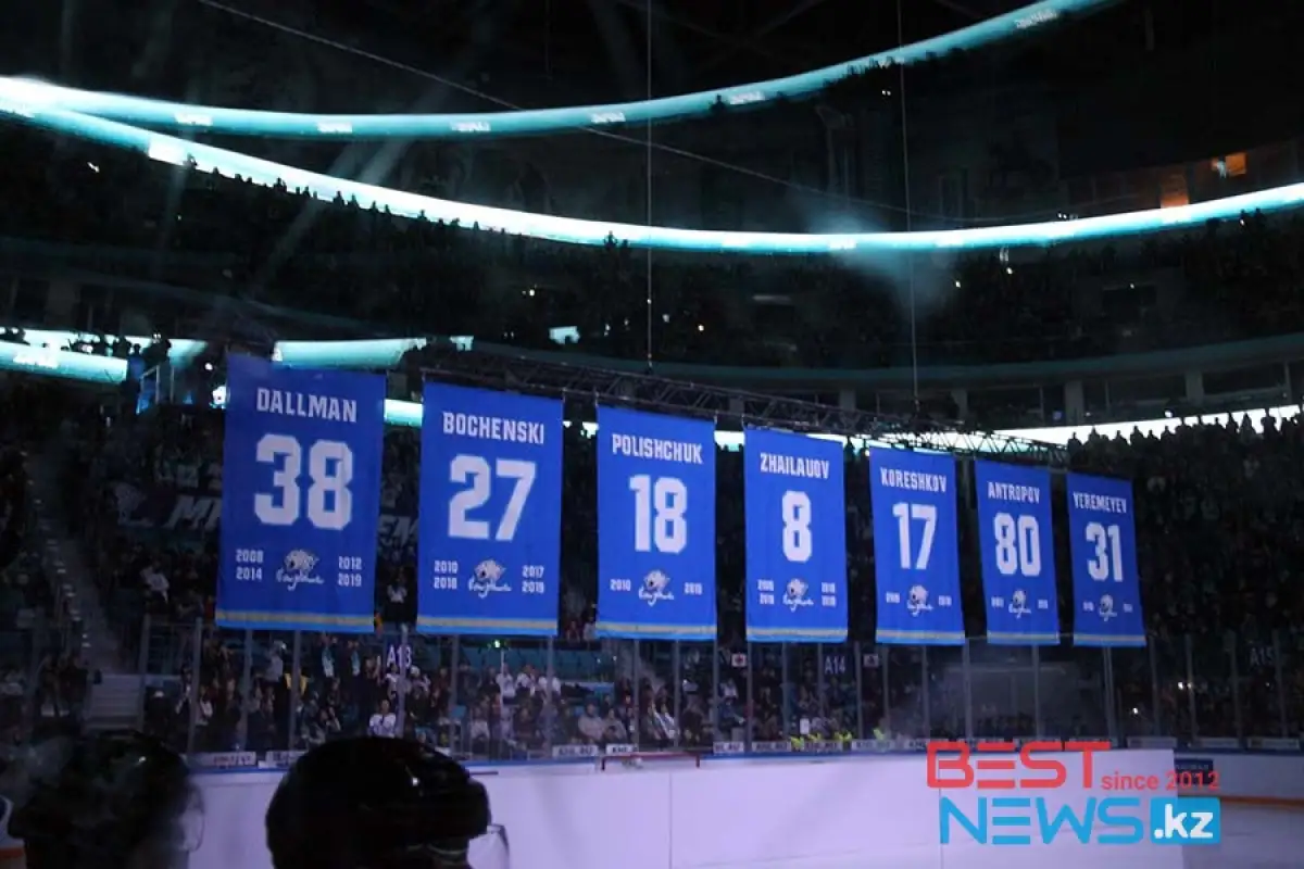 Заслужили: на "Барыс Арене" подняли свитера игроков