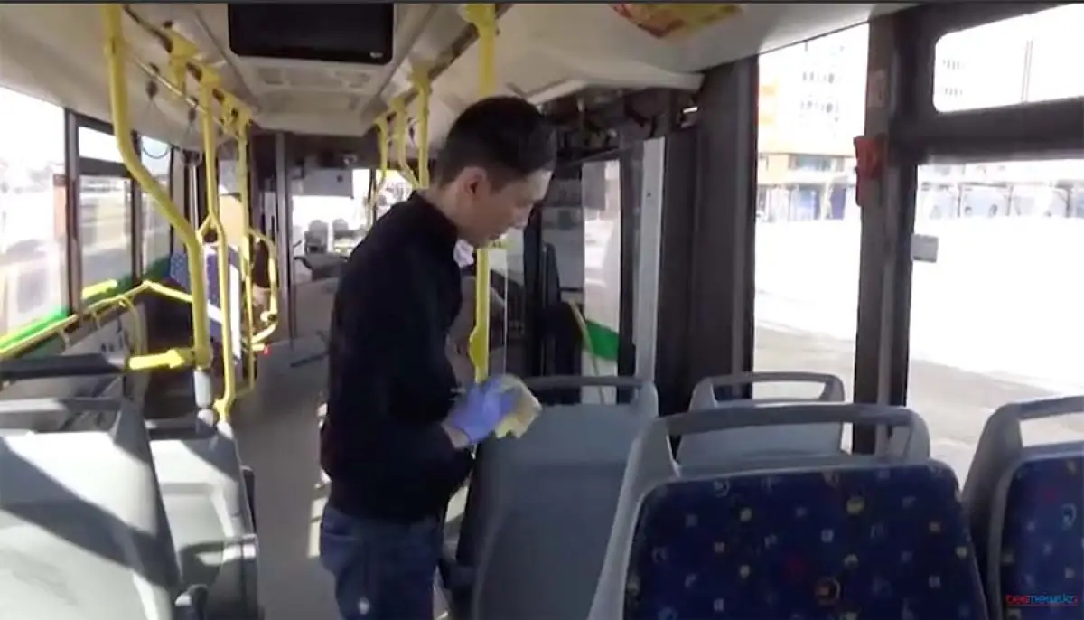 Как дезинфицируют автобусы в Нур-Султане