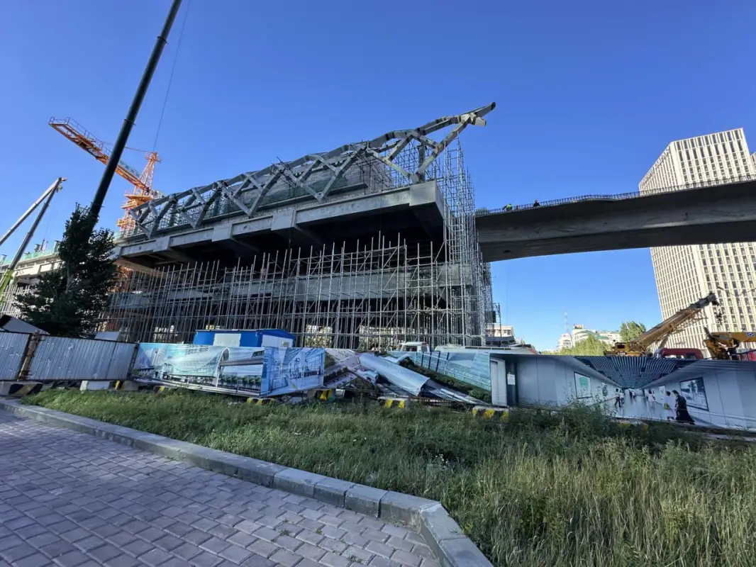 В Астане завершили установку опор для LRT