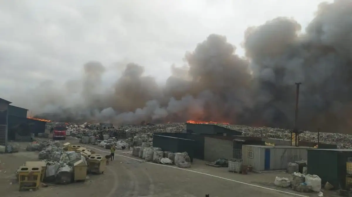 После пожара на свалке в Алматы синоптики выявили превышение вредных веществ в воздухе
