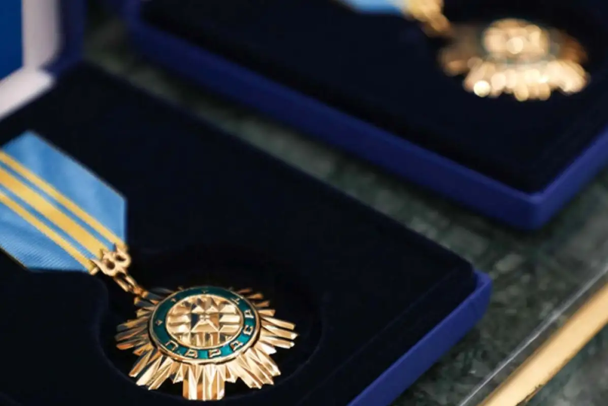 Тамара Дуйсенова, Альберт Рау, Бибисара Асаубаева, Самал Еслямова и акимы награждены госнаградами