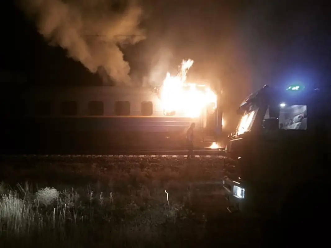 В вагоне поезда «Кызылорда-Семей» произошел пожар, спасено 34 пассажира - фото
