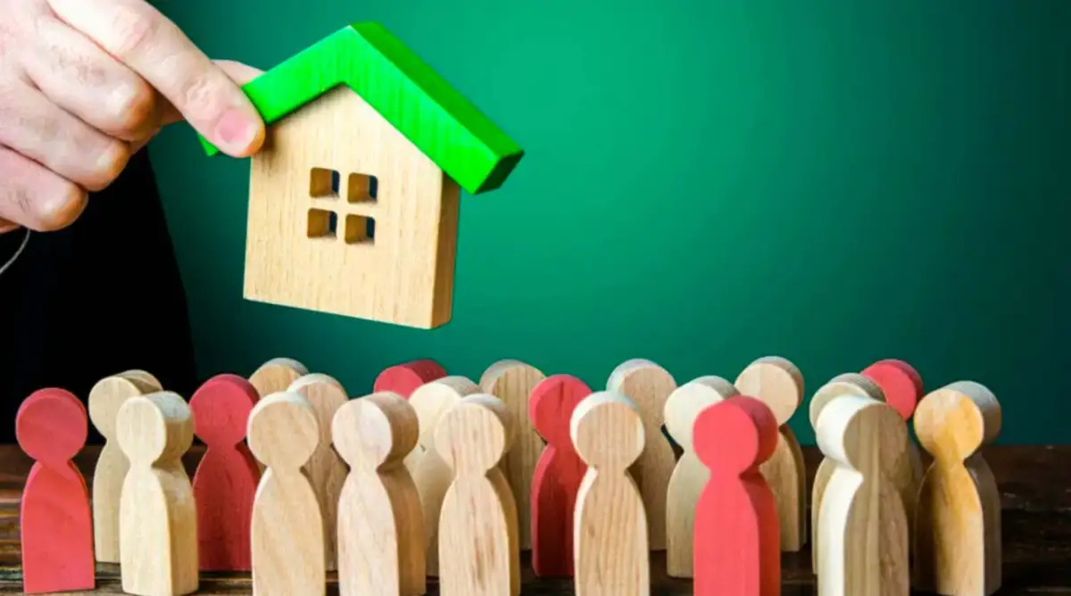 "В Казахстане 200 тысяч человек снимут с очереди за жильем" - министр Шарлапаев