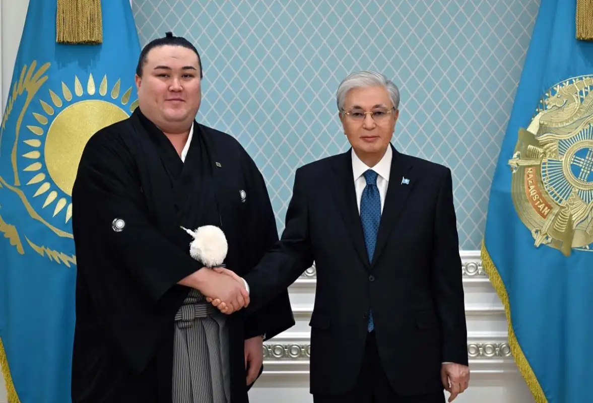 Ерсин Балтагул пришел в Акорду в строгом кимоно с эмблемой Казахстана 