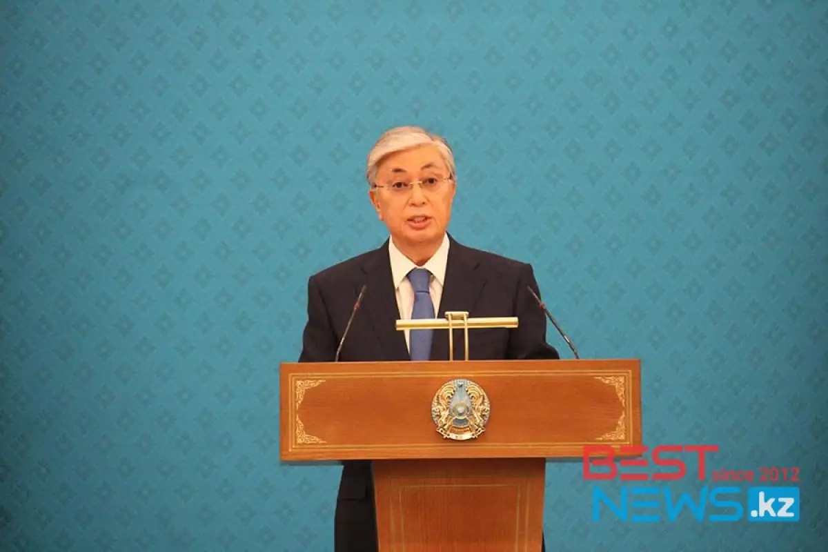 Токаев назвал тип чиновников, от которых будут избавляться 