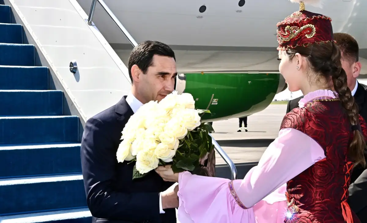 Президент Туркменистана прибыл в Астану