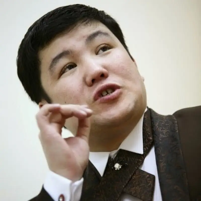 Партийный юморист: Турсунбек Кабатов вступил в "Nur Otan"