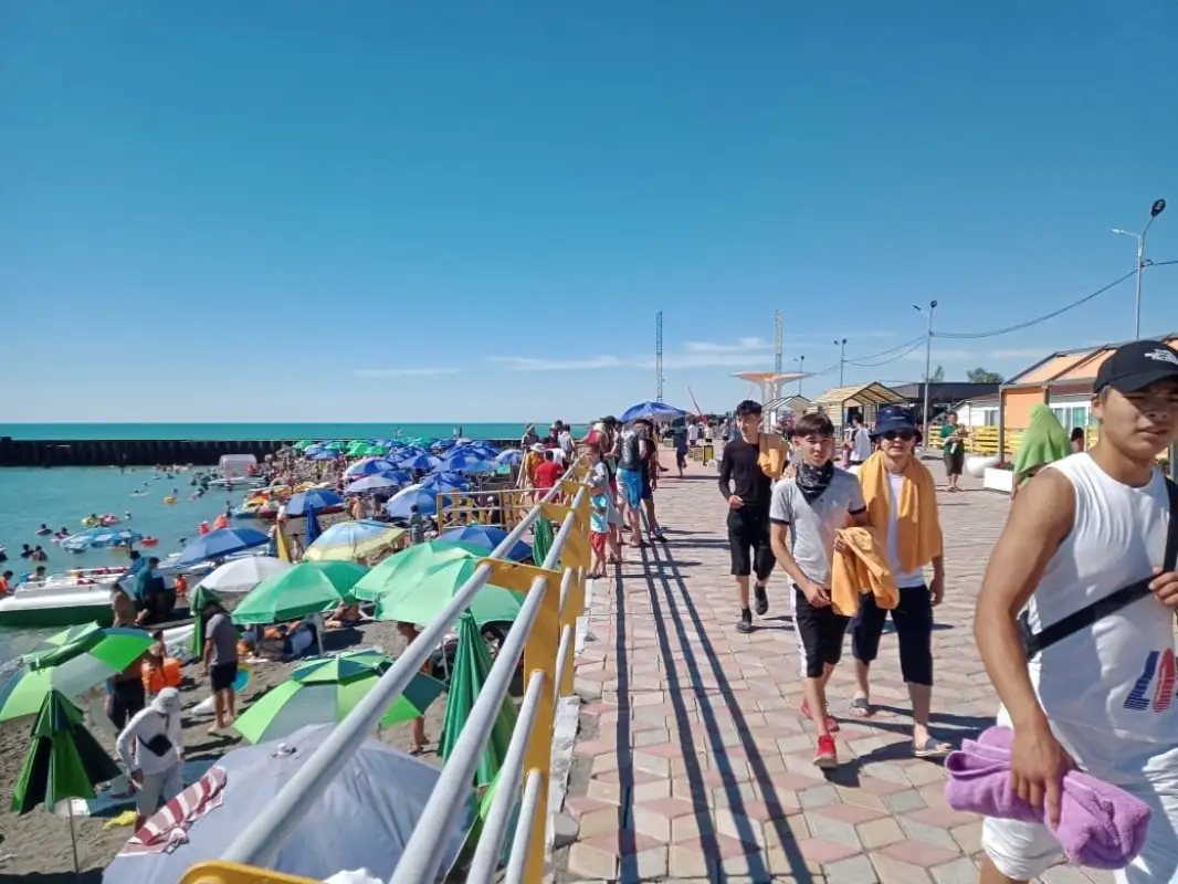 Президент Казахстана поручил устранить проблемы для туристов на Алаколе