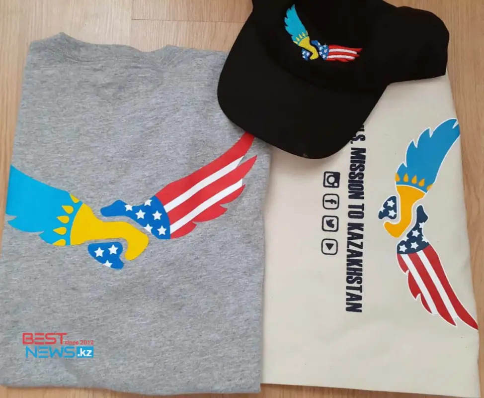 Посольство США в Казахстане предоставило призы для хоккейных болельщиков