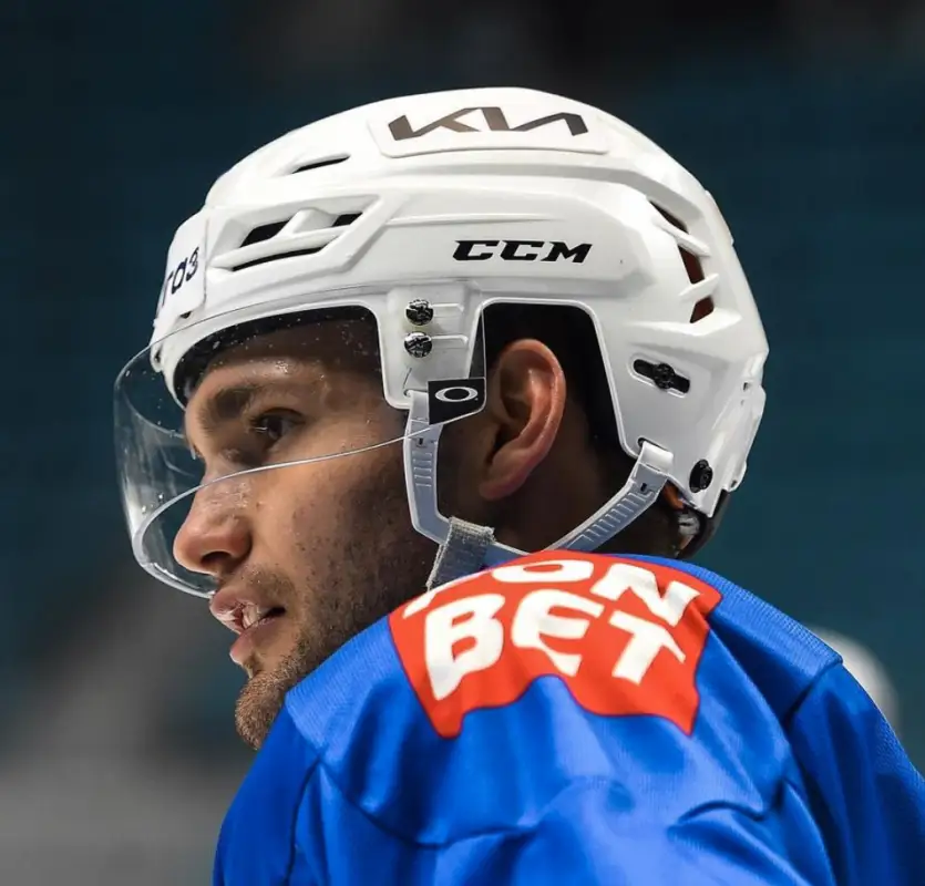 Сагадеев и Вей провели первую тренировку в составе "Барыса"