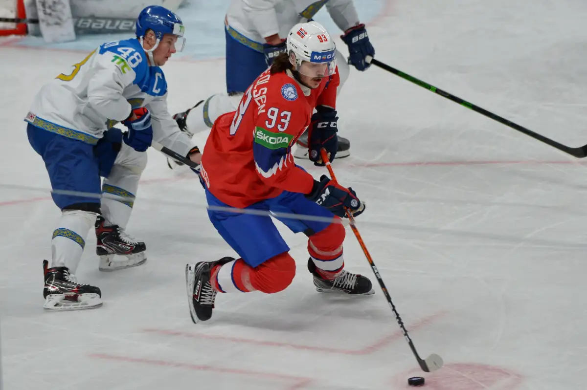 Сборная Казахстана проиграла Норвегии и может не выйти в 1/4 ЧМ