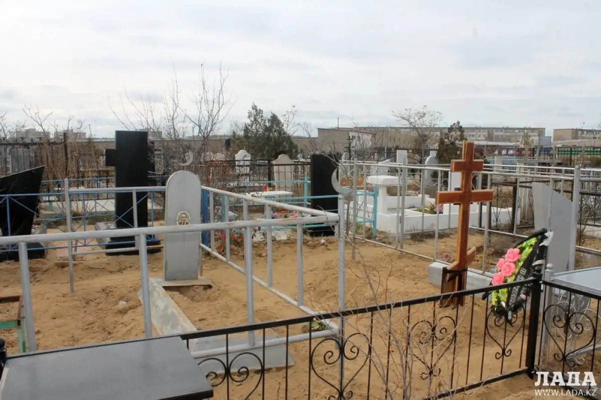 Сенатор Лукин предложил запретить частные кладбища