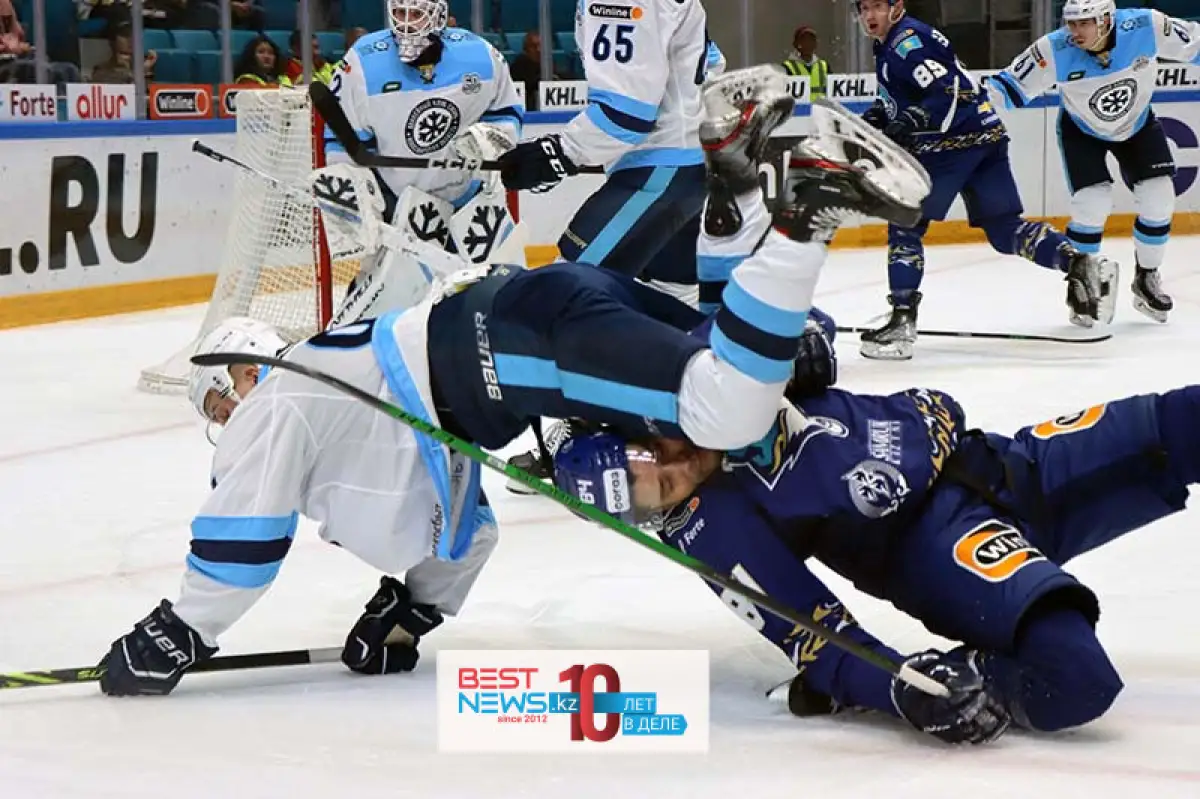 Видео страшного столкновения нападающего Барыса набрало 11 тысяч просмотров