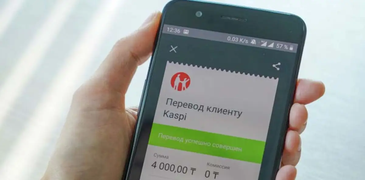 В Нур-Султане посетитель кафе перевел себе 130 тысяч тенге с чужого заряжавшегося смартфона