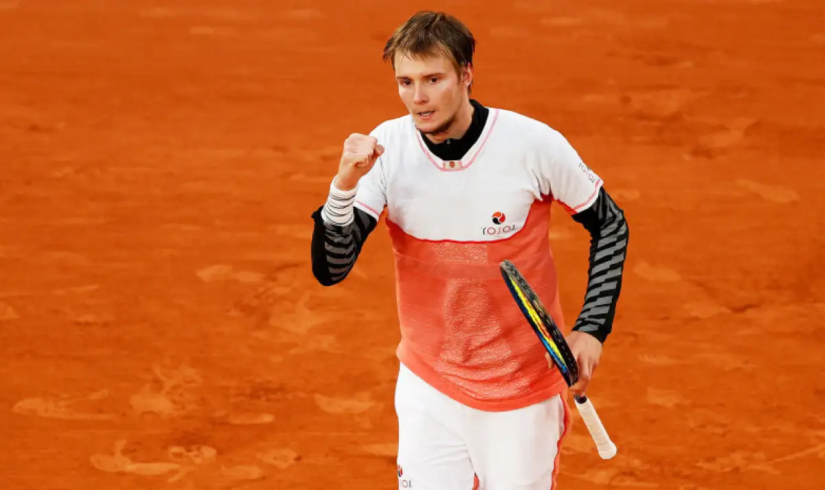 Монфис получил дырку от Бублика: казахстанец обыграл игрока из ТОП-10