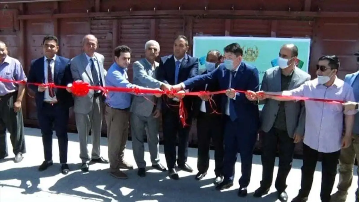 Казахстан отправил 46 вагонов гуманитарной помощи Афганистану