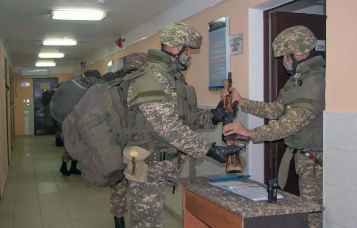 Военнослужащих Казахстана подняли по тревоге