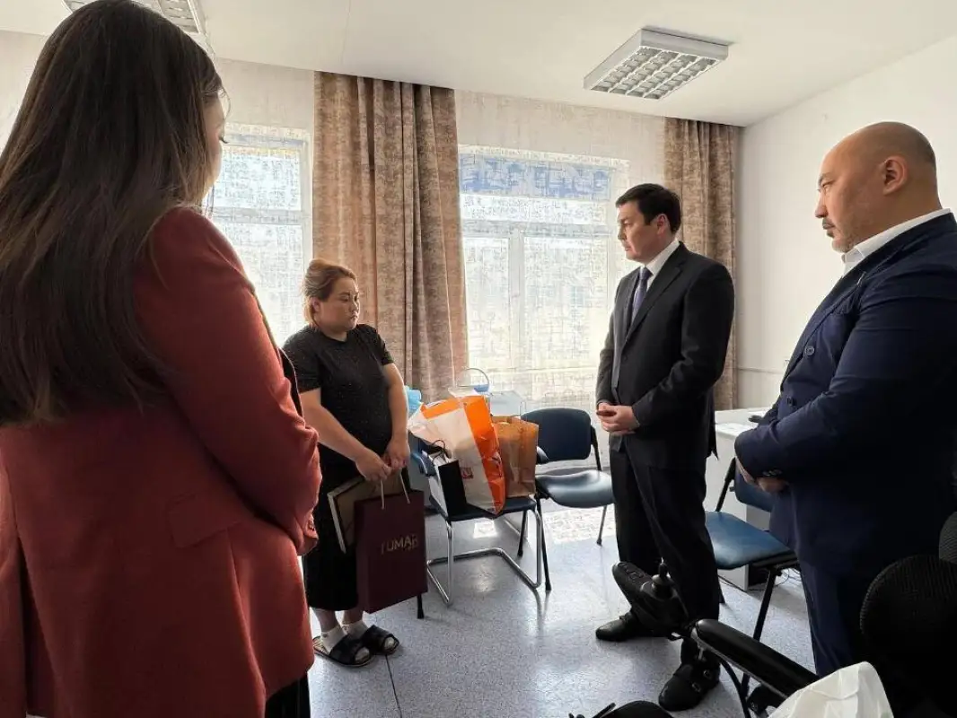 Семье девочки, пережившей ампутацию после ДТП, подарили квартиру в Астане