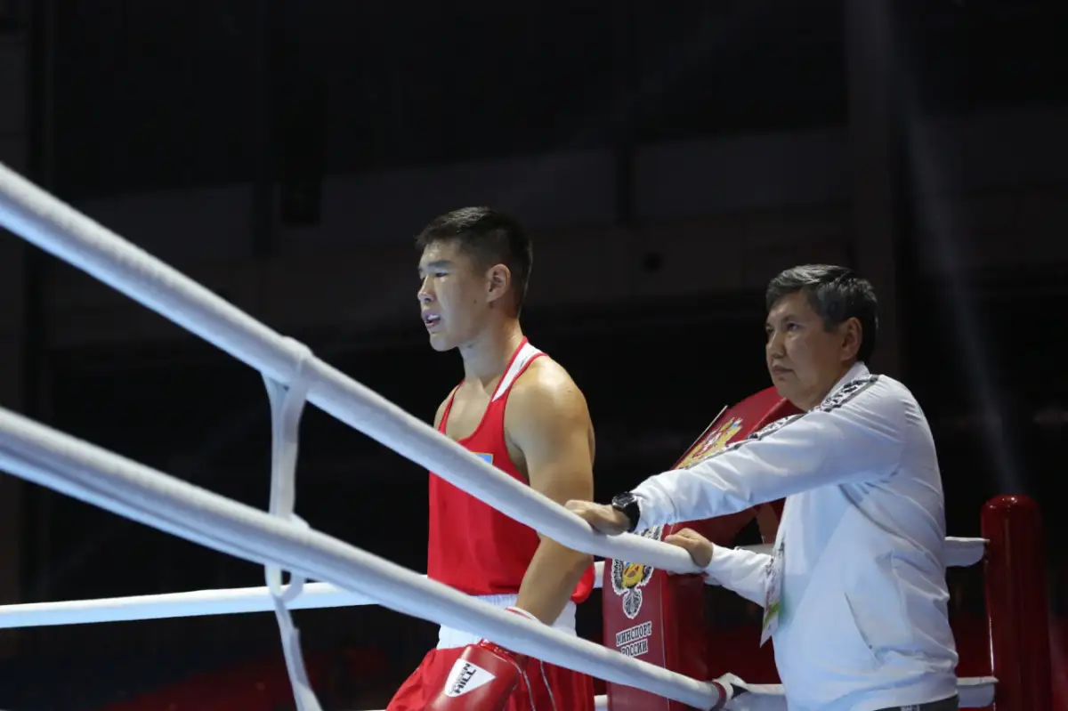 Боксёр Нурдаулетов уступил россиянину Хатаеву на Олимпиаде2020