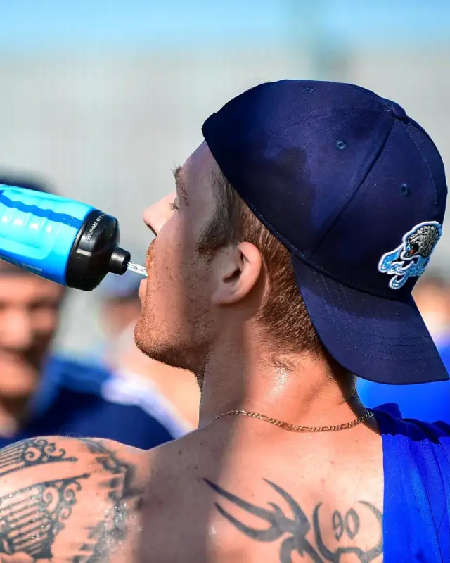 Жаркий фотосет: зацените торсы новичков "Барыса"