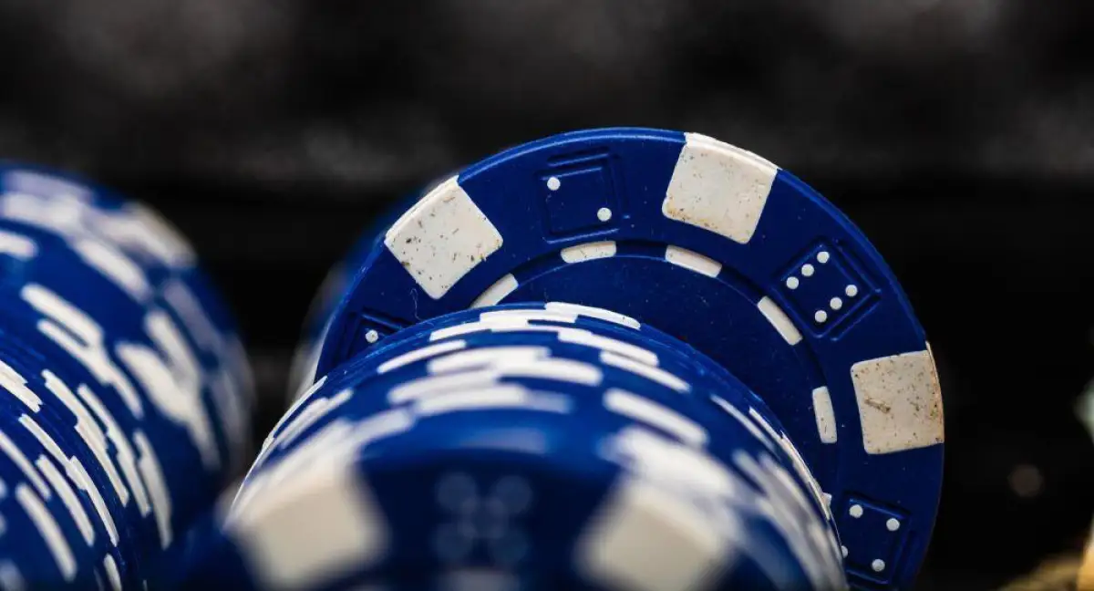 "Видимо, доходы хорошие": в Казахстане за рекламу казино оштрафован 121 блогер