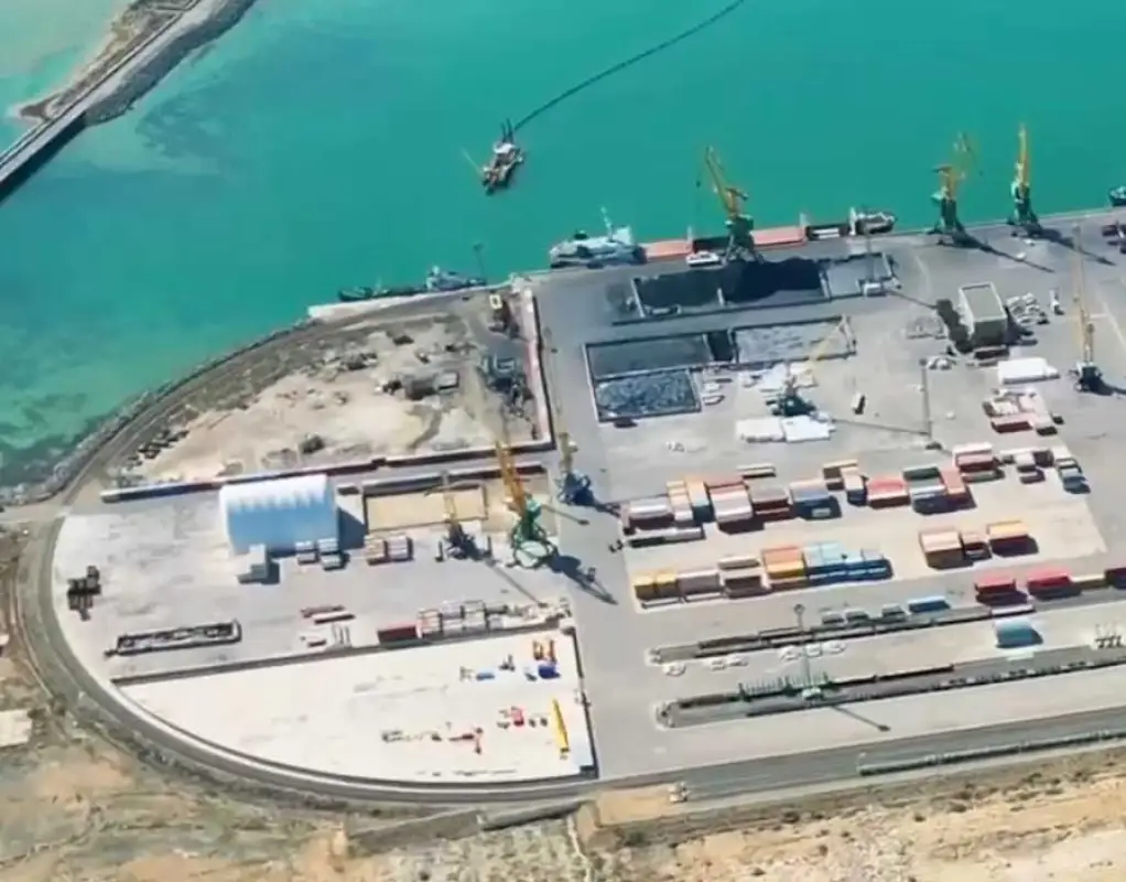 Казахстан и Китай начали строительство хаба на Каспии