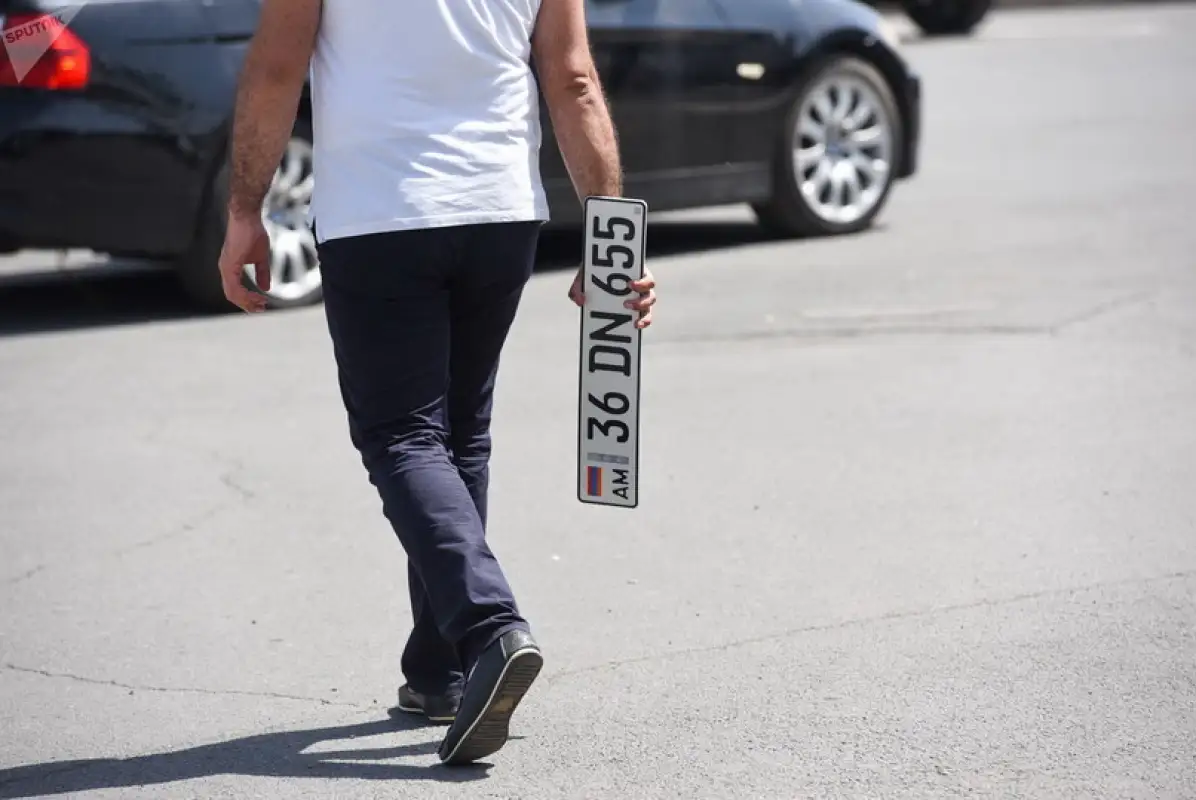 «Отменить двойные налоги»: Казахстан направил в Армению список зарегистрированных авто