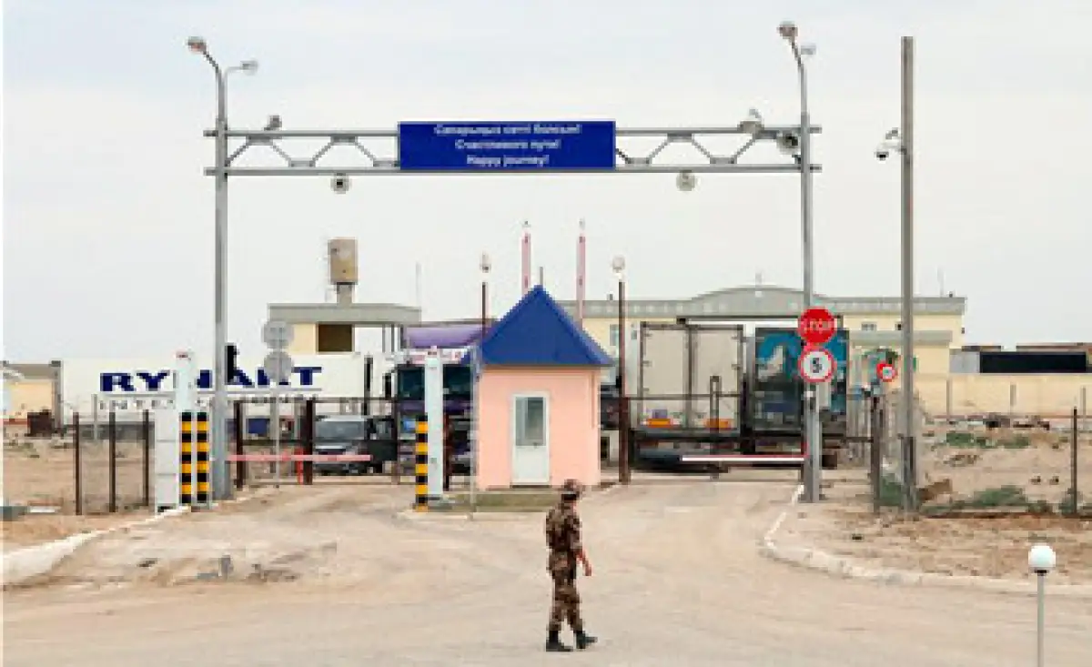 На казахстанско-узбекской границе приостановили работу пунктов пропуска