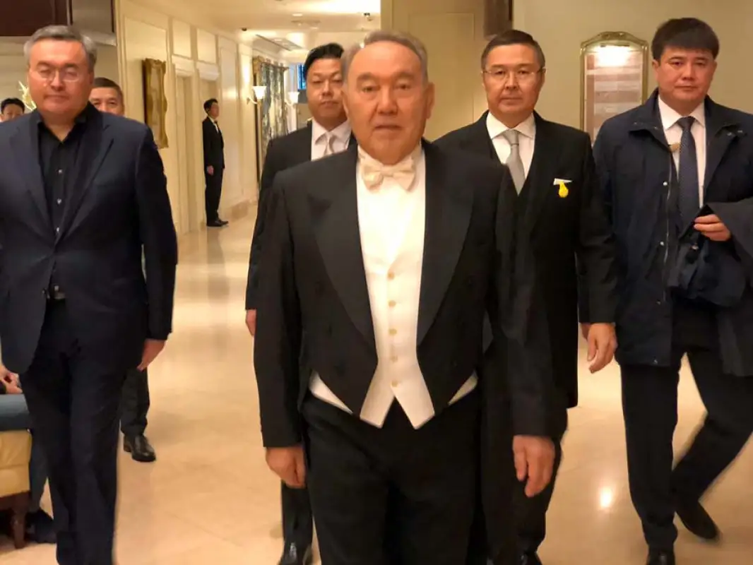 Елбасы надел фрак на интронизацию императора Нарухито