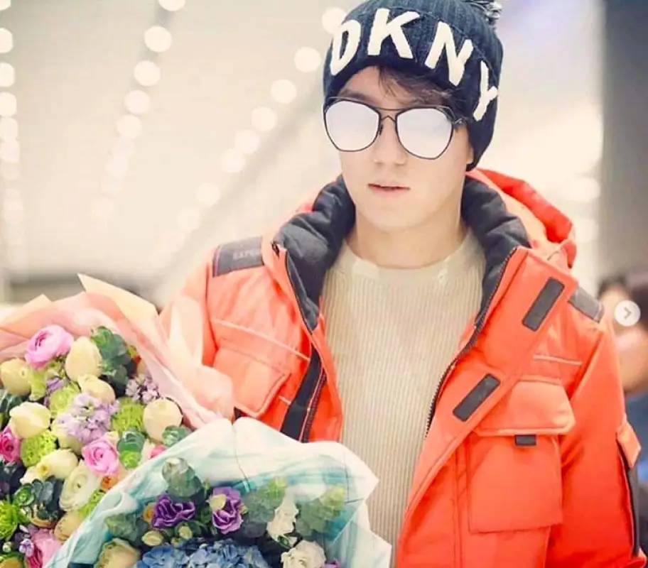 «Чтобы поменьше ездил»: как Димаша Кудайбергена защищают от коронавируса