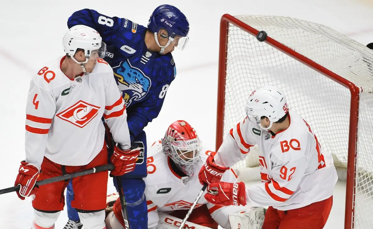 Барыс проиграл Спартаку в праздничном матче