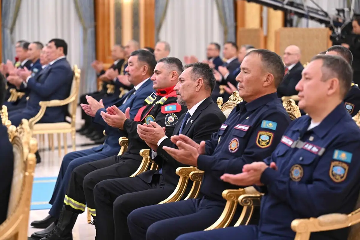 Президент Казахстана поздравил спасателей с профессиональным праздником