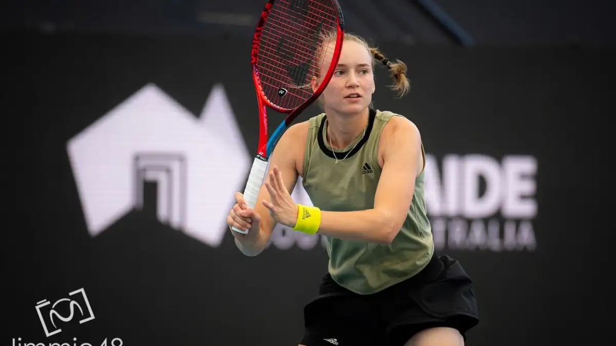 Эйсы помогли Рыбакиной выйти во второй круг на турнире в Австралии