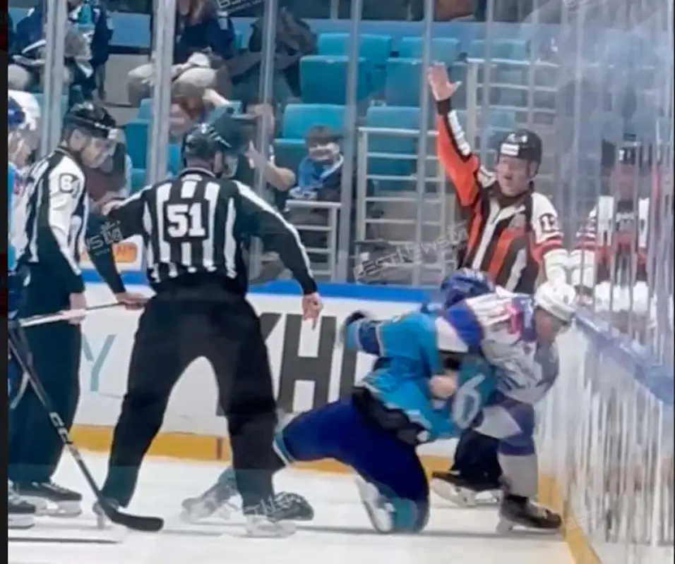 Драка Асетова с Фисенко в матче Барыс-Лада