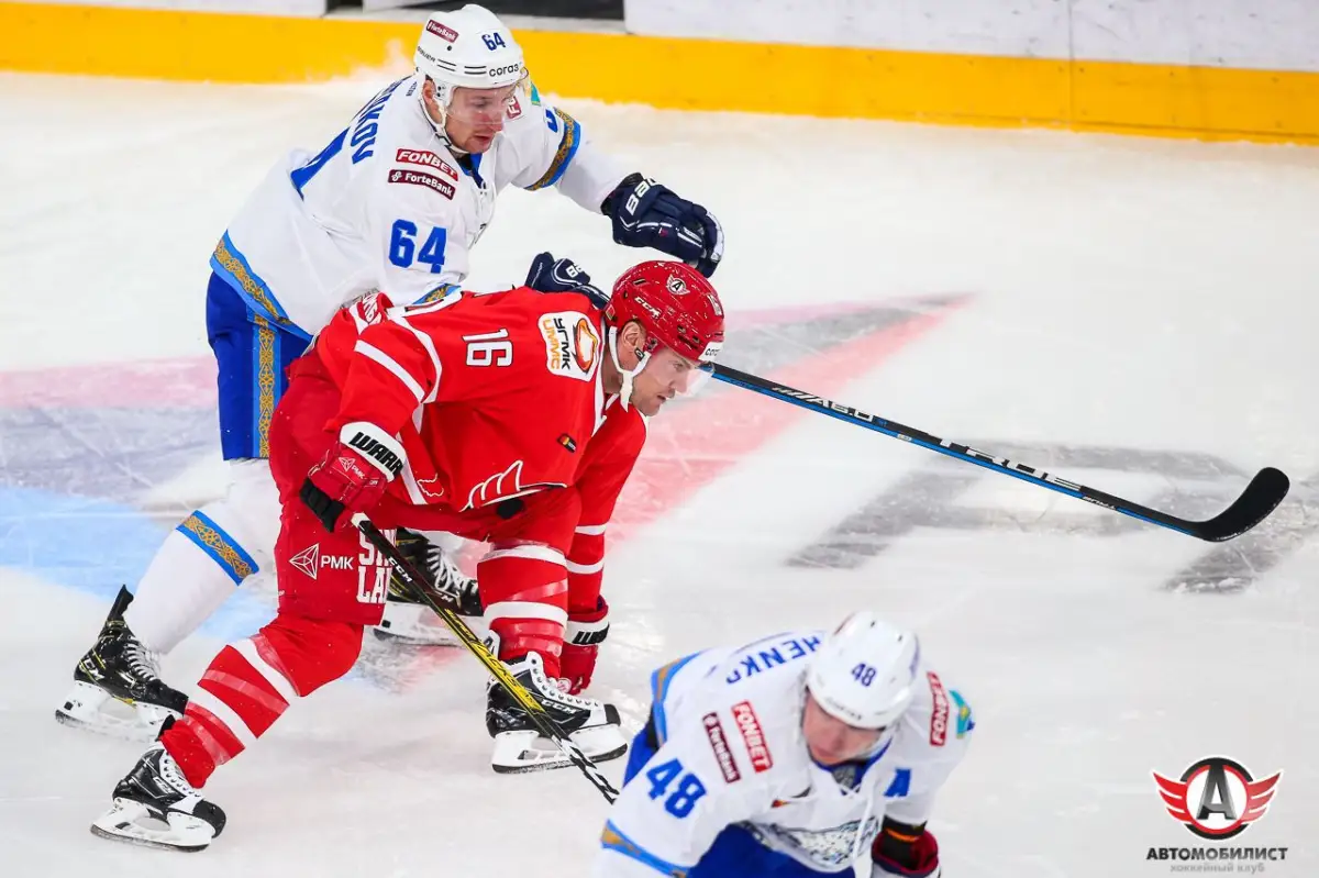 "Барыс" обыграл "Автомобилист" в основное время