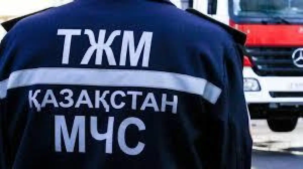 Сотрудники МЧС эвакуировали 7 человек в Шымкенте