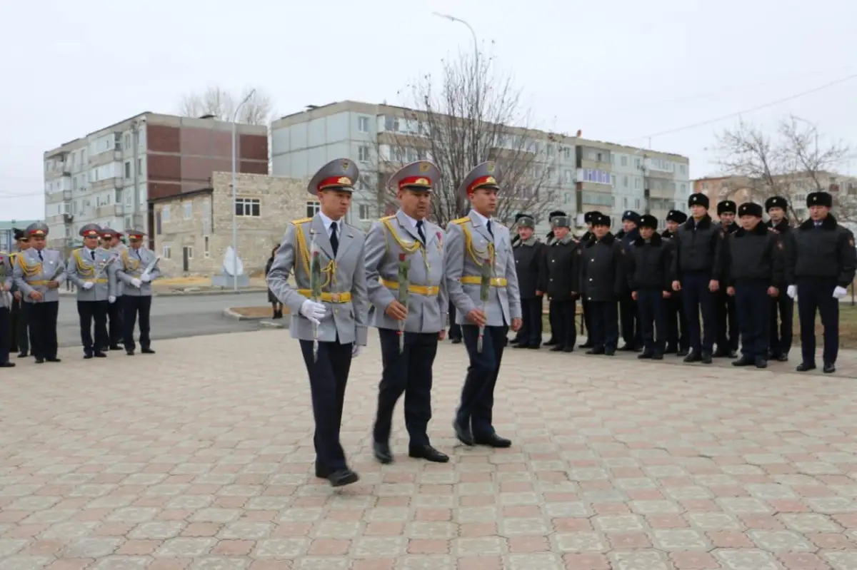 "Герои нашего времени": в Актобе самые отважные полицейские участвуют в акции "Қазіргі заман қаһарманы"
