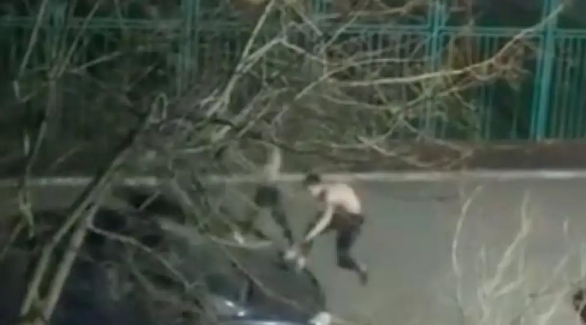 Нетрезвый астанчанин прыгал по крышам чужих авто - видео