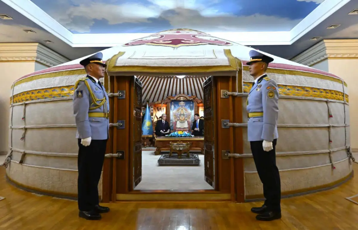 Президенты Казахстана и Монголии провели переговоры в юрте