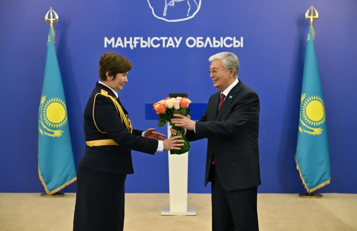 Президент наградил офицеров и сержантов в Мангистауской области