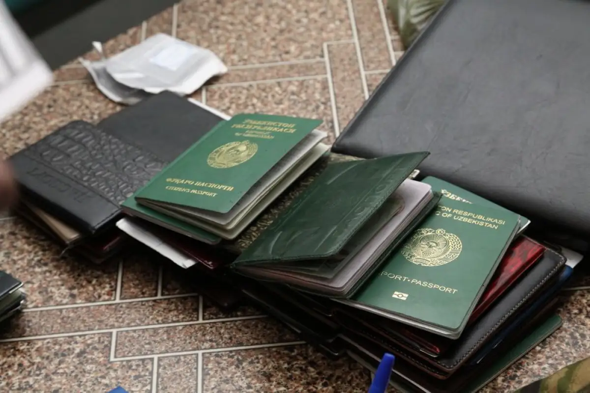 "Это анахронизм": Токаев поручил отменить регистрацию иностранцев 