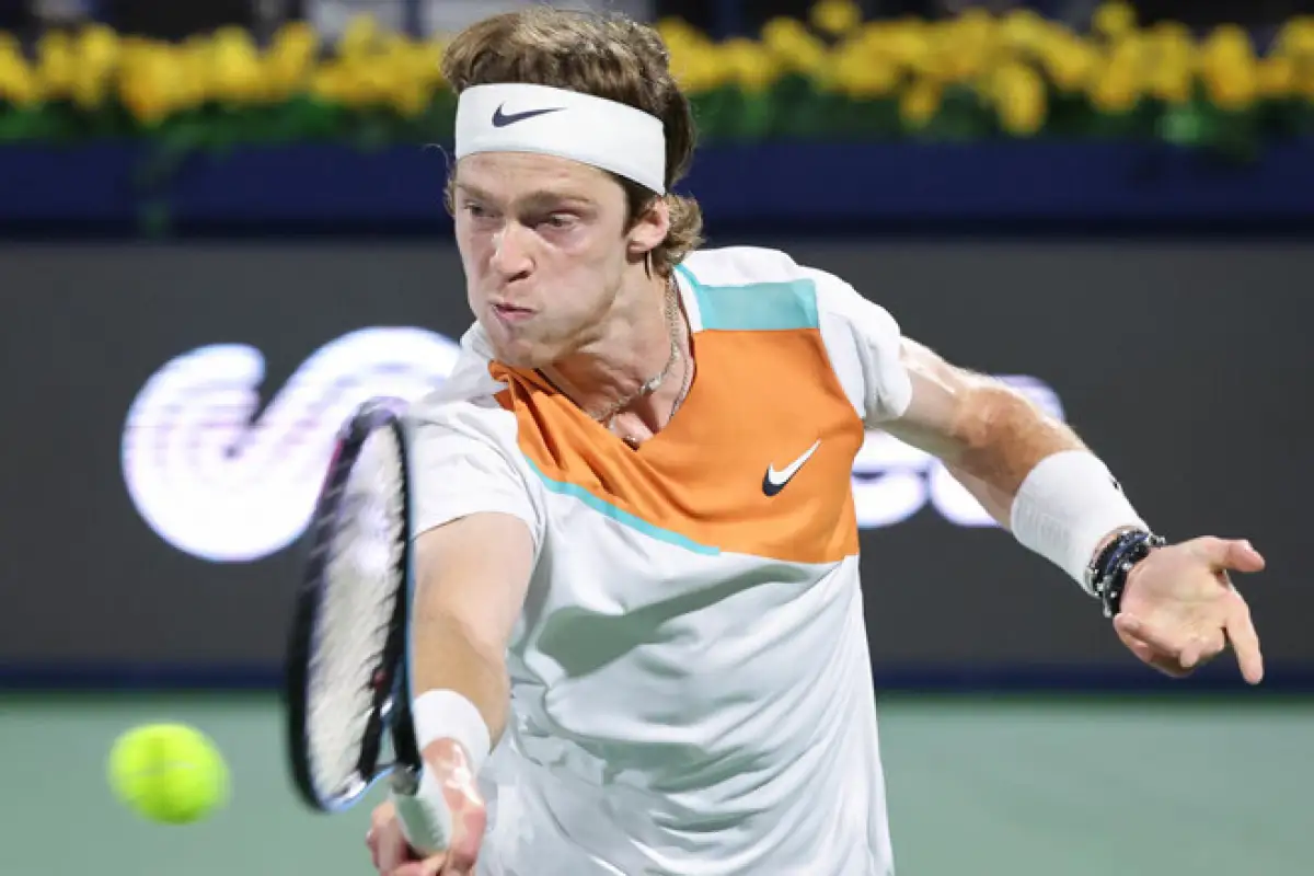 Российский теннисист после победы на Dubai Open написал антивоенный призыв