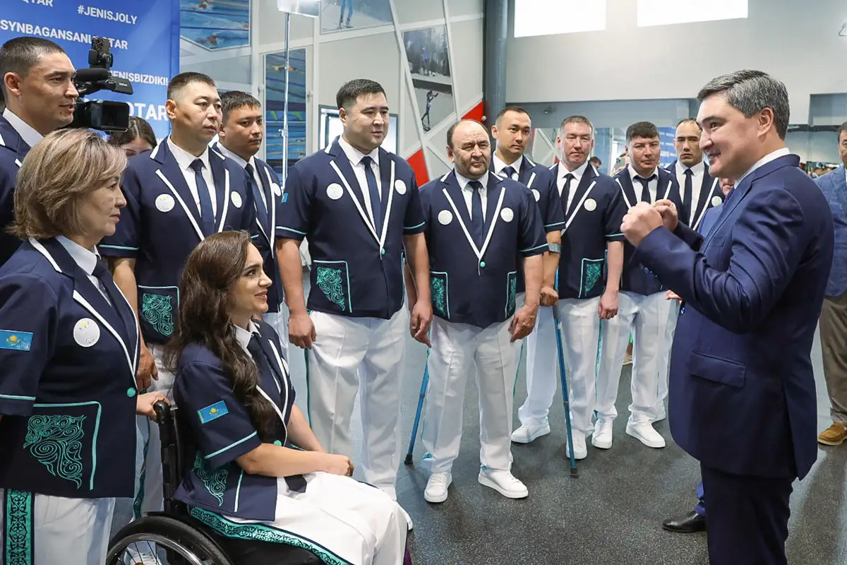 Олжас Бектенов вручил государственный флаг участникам Паралимпиады в Париже