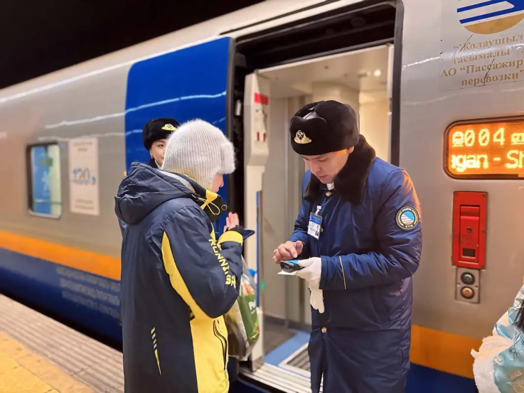 Цифра дня: порядка 60 тысяч казахстанцев встретят Новый год в поездах