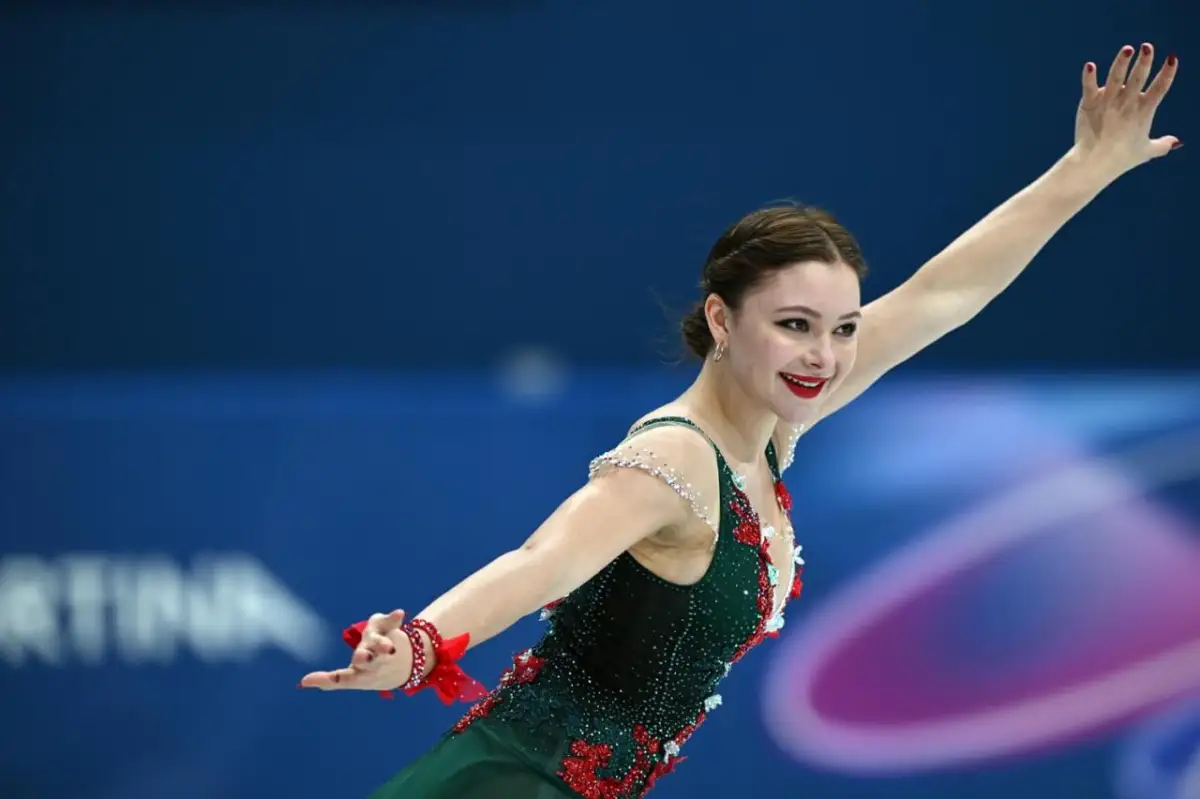 В какое время Самоделкина выйдет на лед с произвольной программой на Олимпиаде-2026