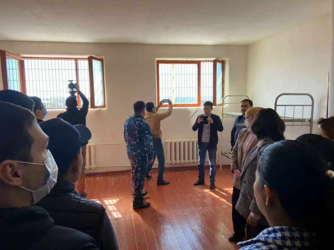 В Актау «отправили» группу госслужащих за решетку - фото