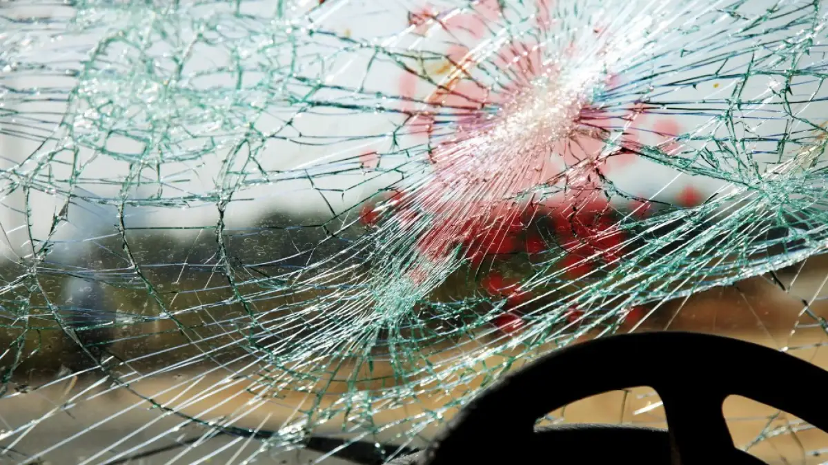 В Нур-Султане самосвал столкнулся с иномаркой: водитель погиб на месте